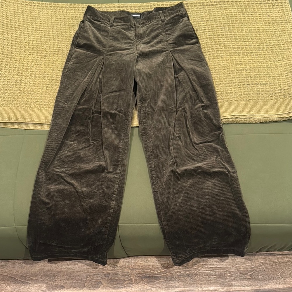 Anderson Pleated Corduroy Pants - Green